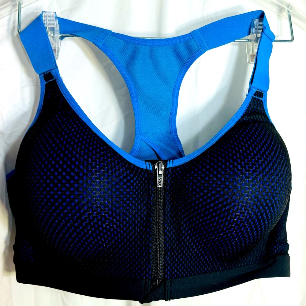 Victoria’s Secret Sport Knockout Front Close Sports Bra